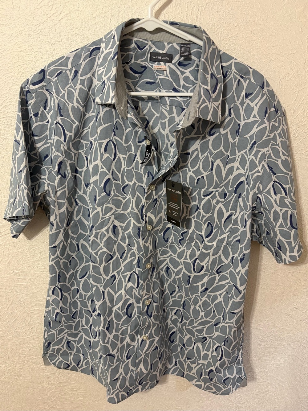 Van Heusen Short-Sleeve Leaf Pattern Button-Up Shirt in Light Blue and Navy